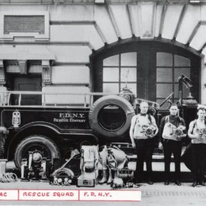 Rescue 1 1923 Mack.jpg