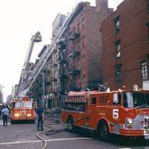 FDNY E-5 RW @ L-11 &TL-18.jpg