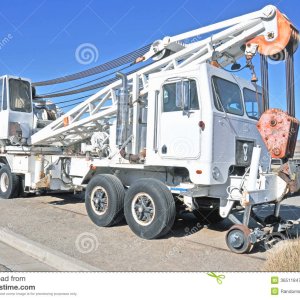 BNSF Hi-rail-crane-truck.jpg