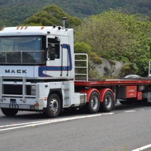 mack_magnum_14-700x464.jpg