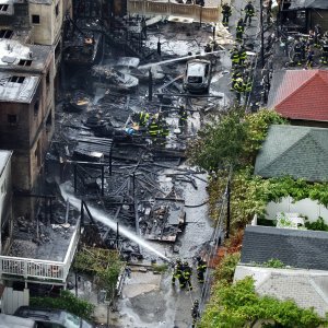 FDNY 5th Alarm Qns. 8 P.D.s in Rear.jpg