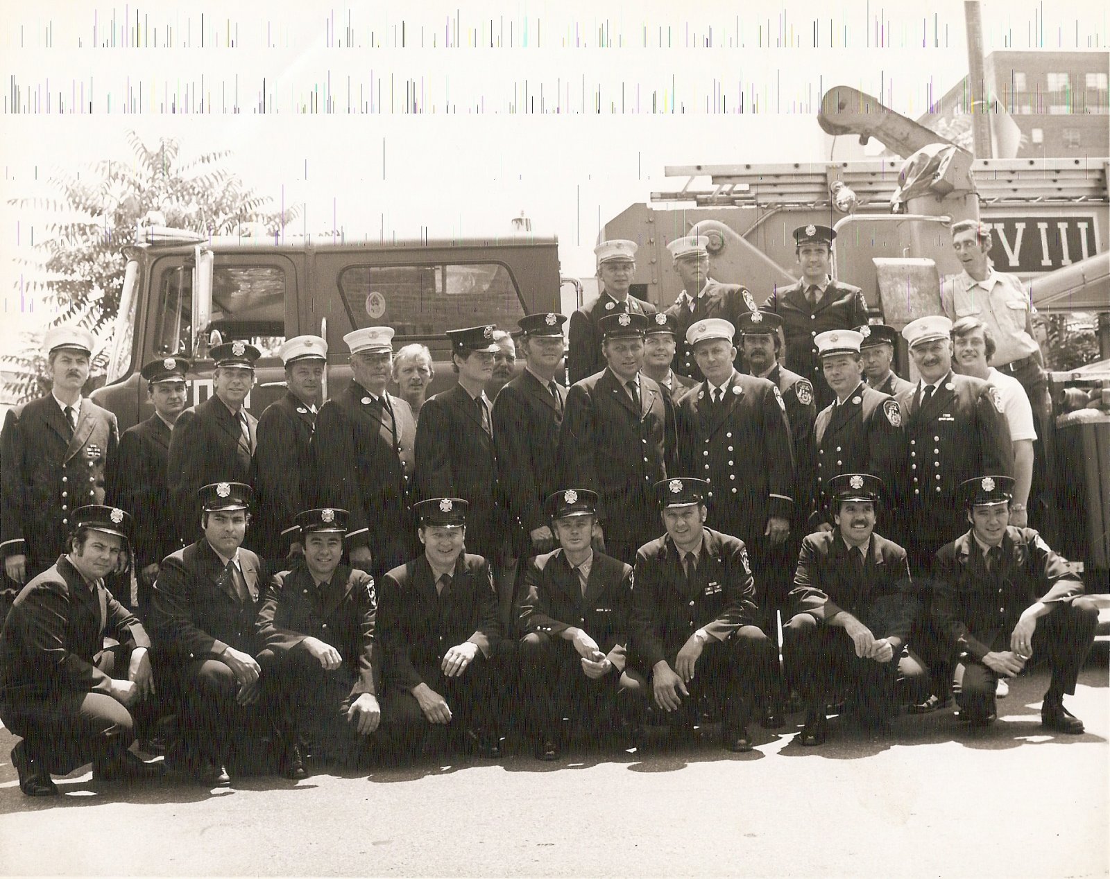 E-17 TL-18 & Batt. 4 members 1978.jpg