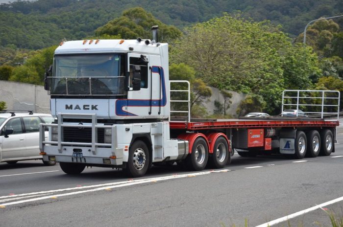 mack_magnum_14-700x464.jpg